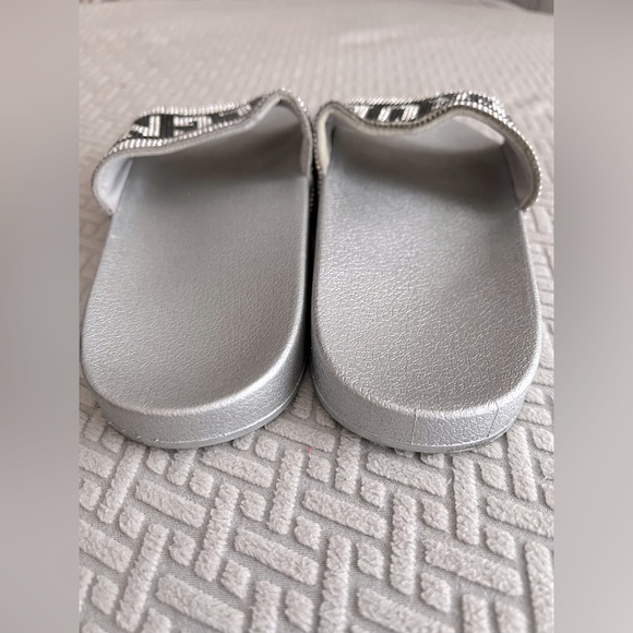 True Religion Slides - Picture 9 of 10